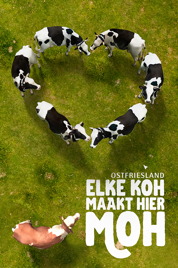 Parodie-Filmplakat: Mehrere Kühe stehen in Herzform auf einer Wiese